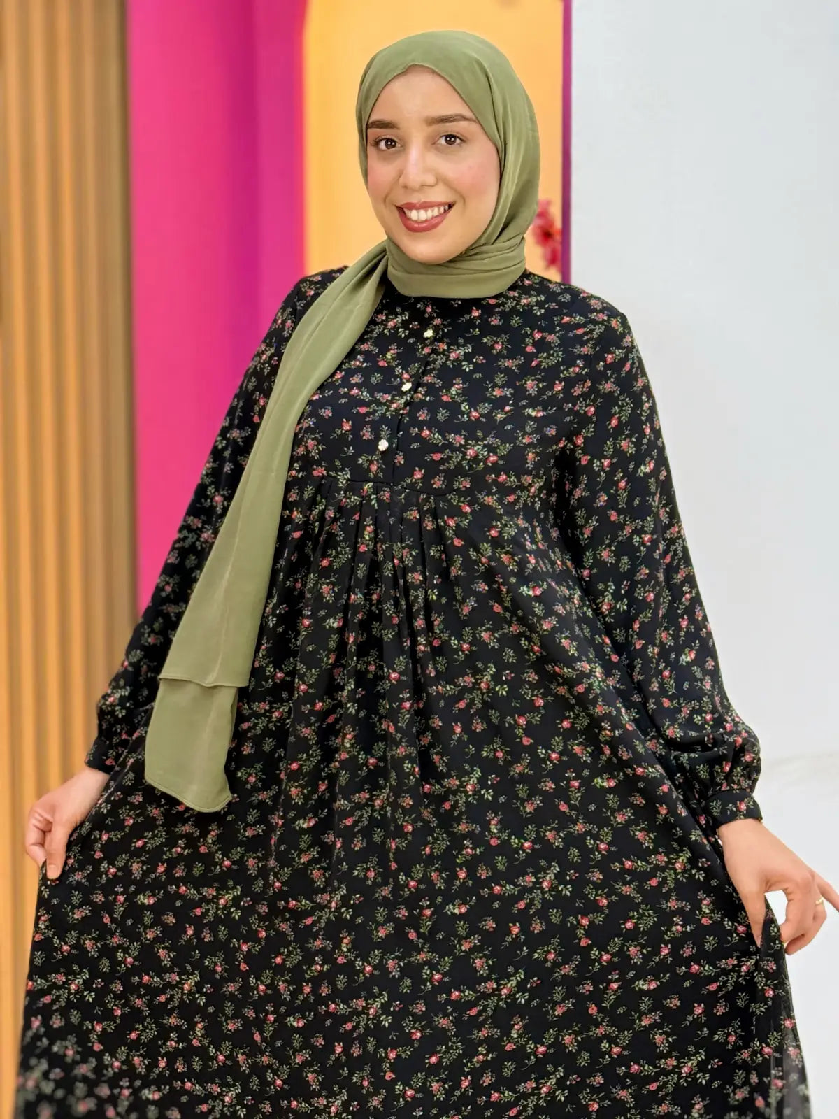 فستان أريج أسود مزهر