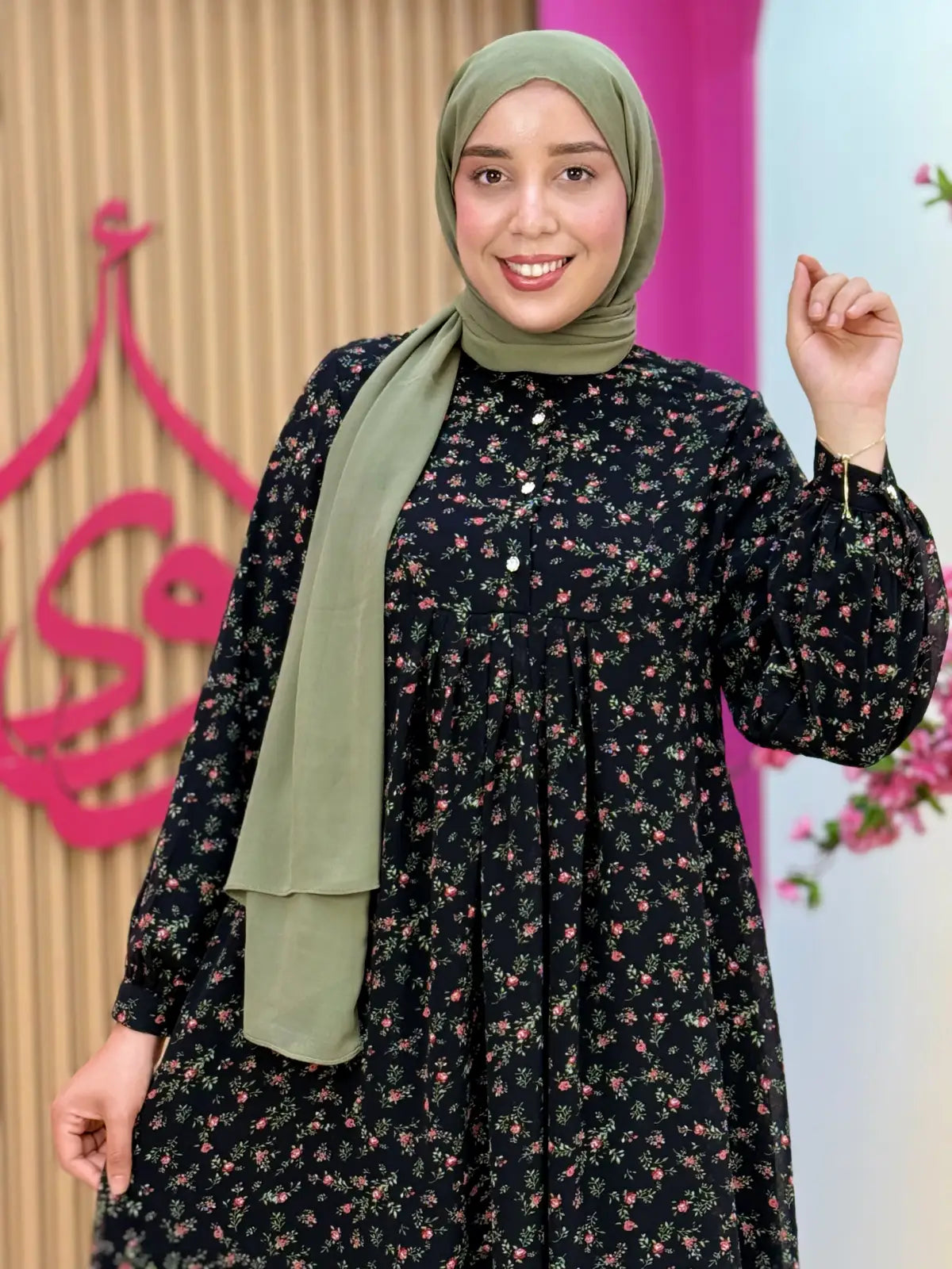 فستان أريج أسود مزهر