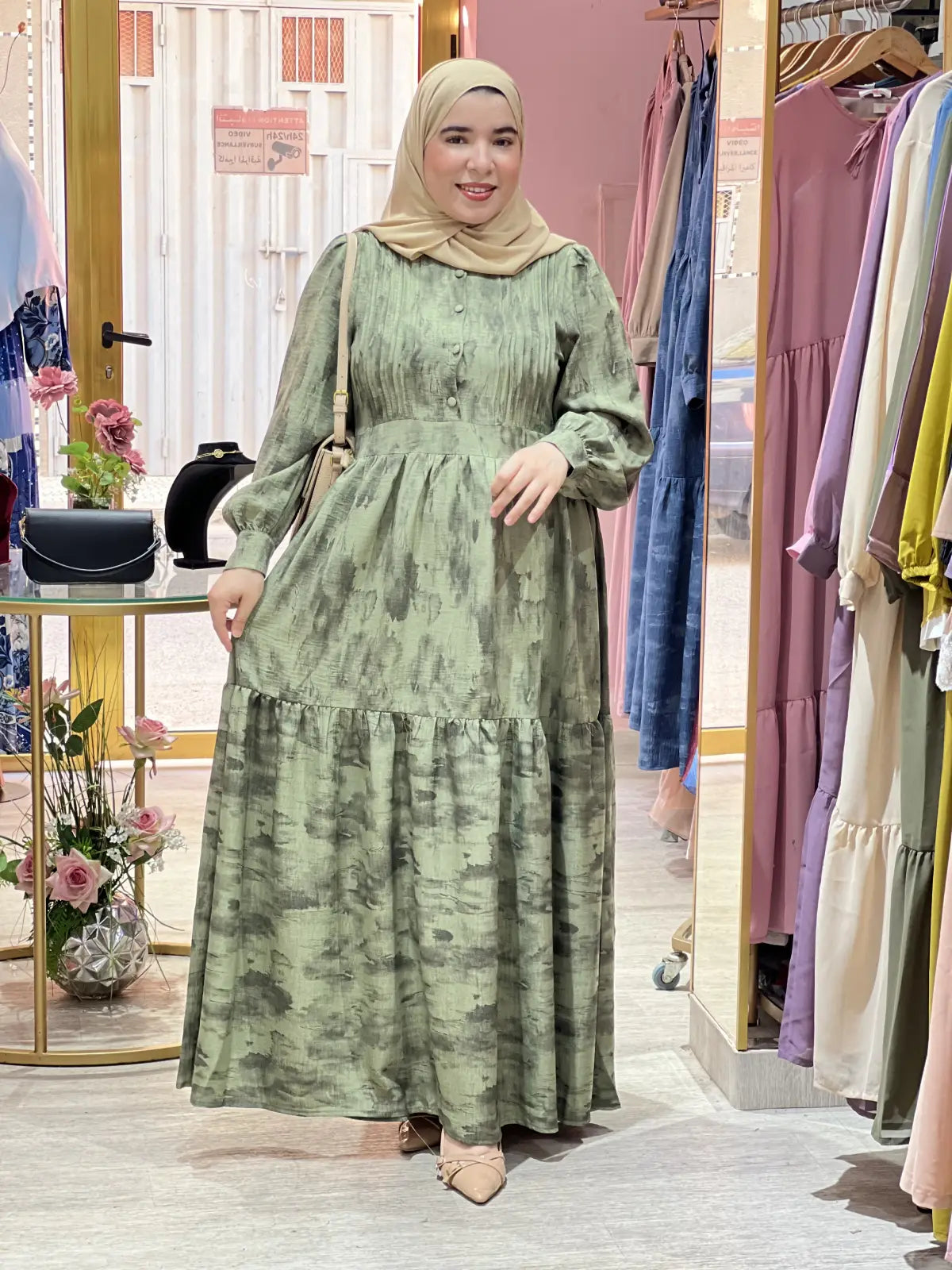 فستان نور أخضر