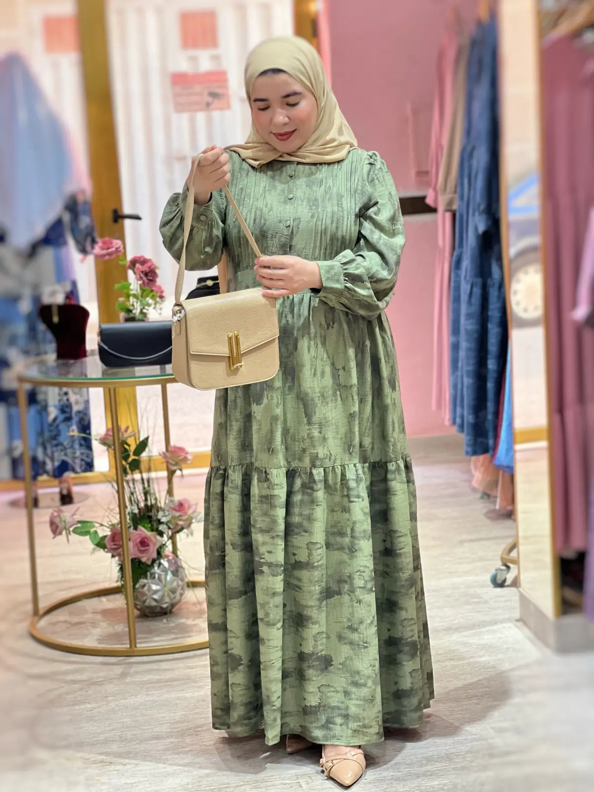 فستان نور أخضر