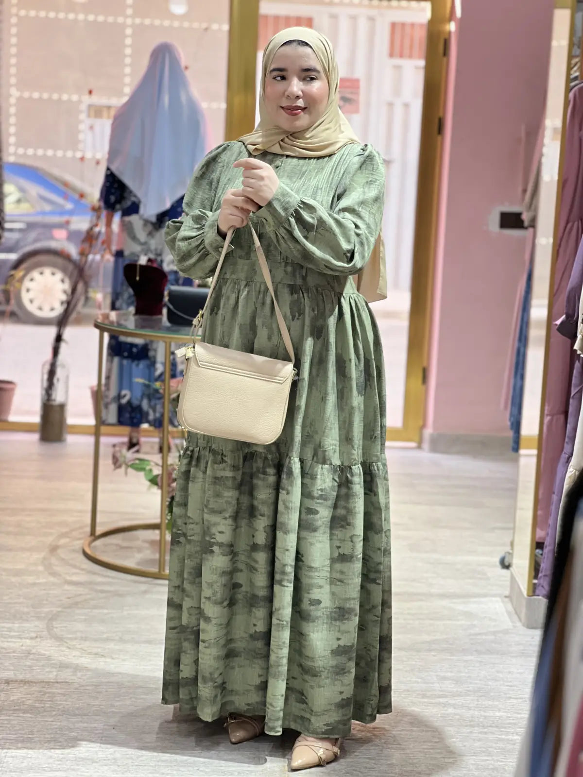 فستان نور أخضر