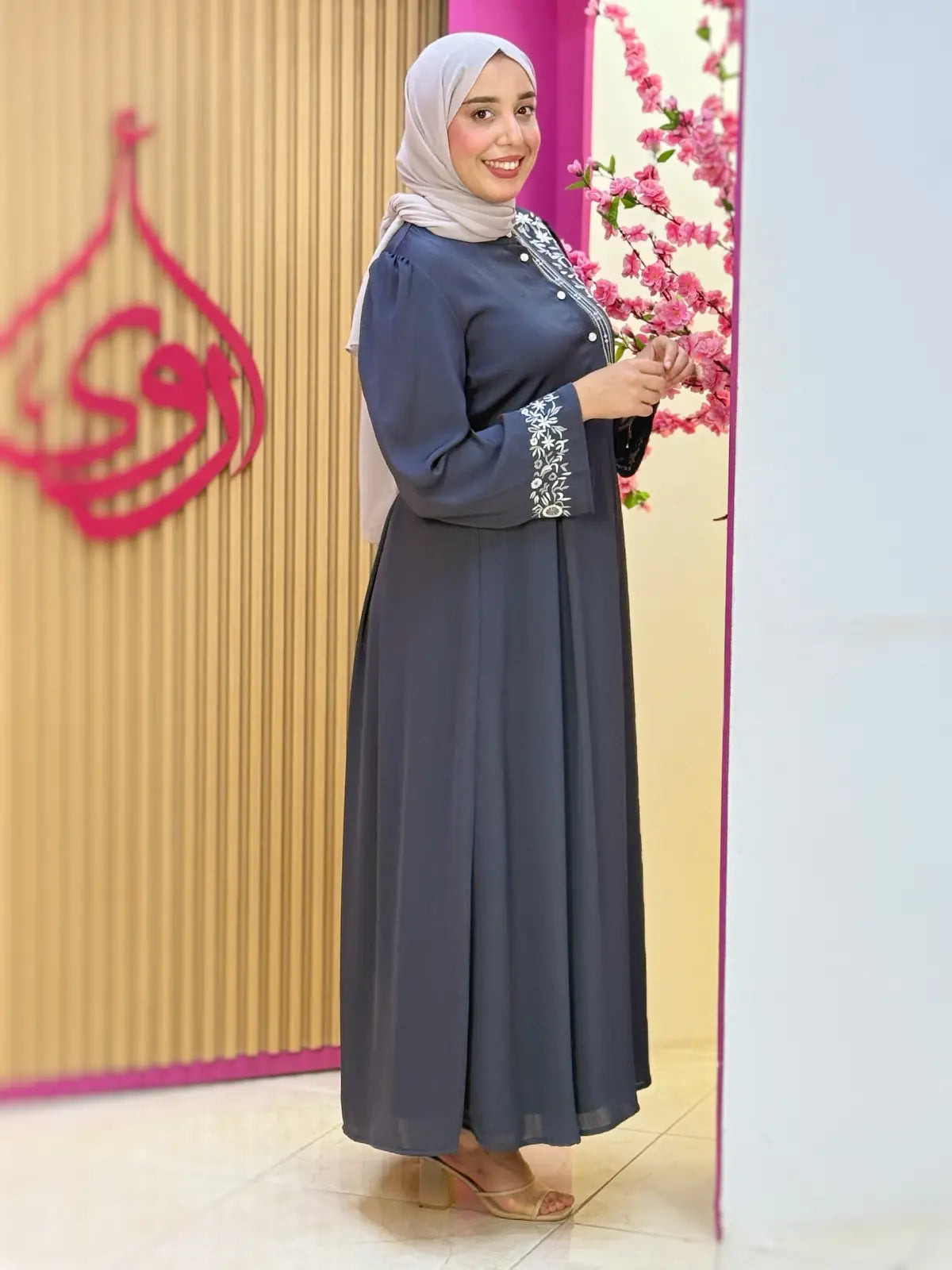 فستان نضال رمادي