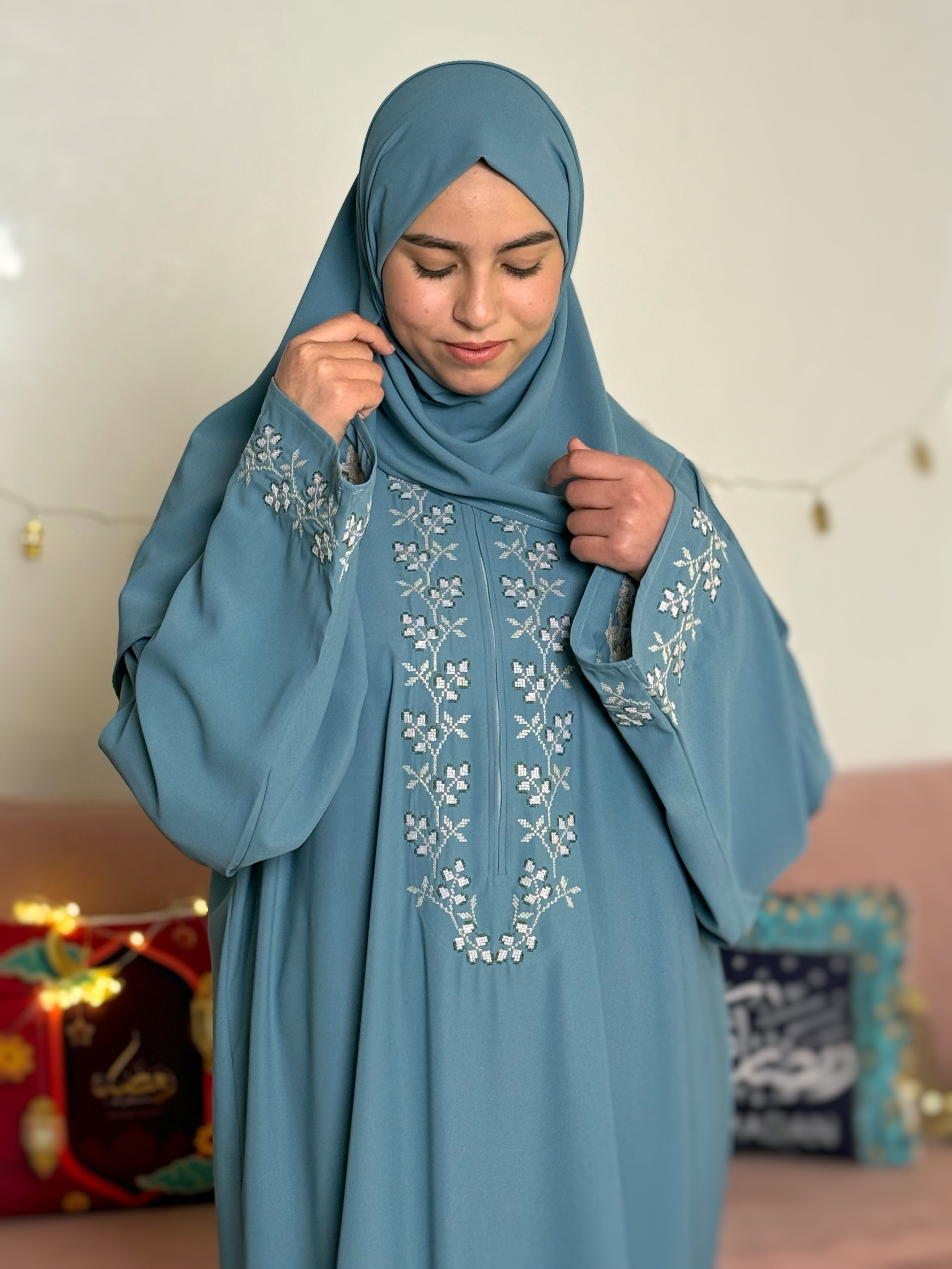 عباية زينب أزرق