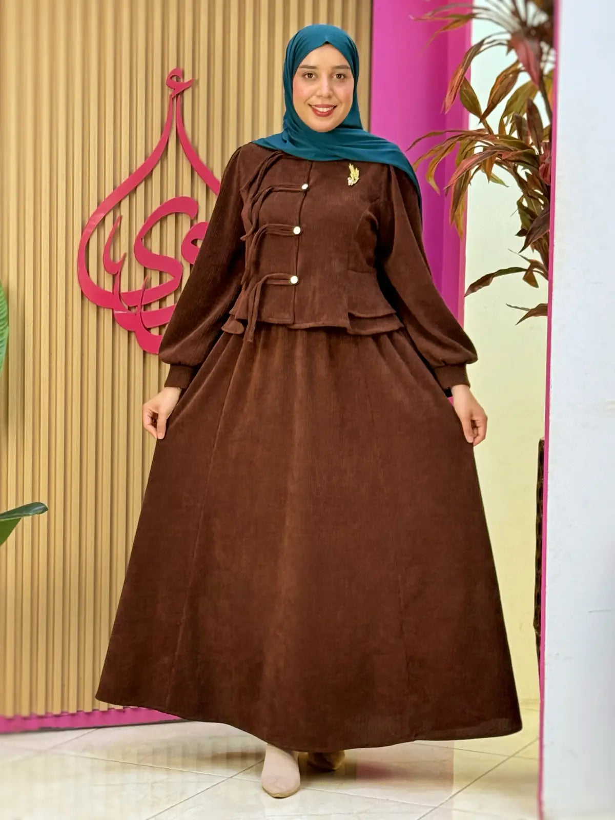 طقم يقين بني
