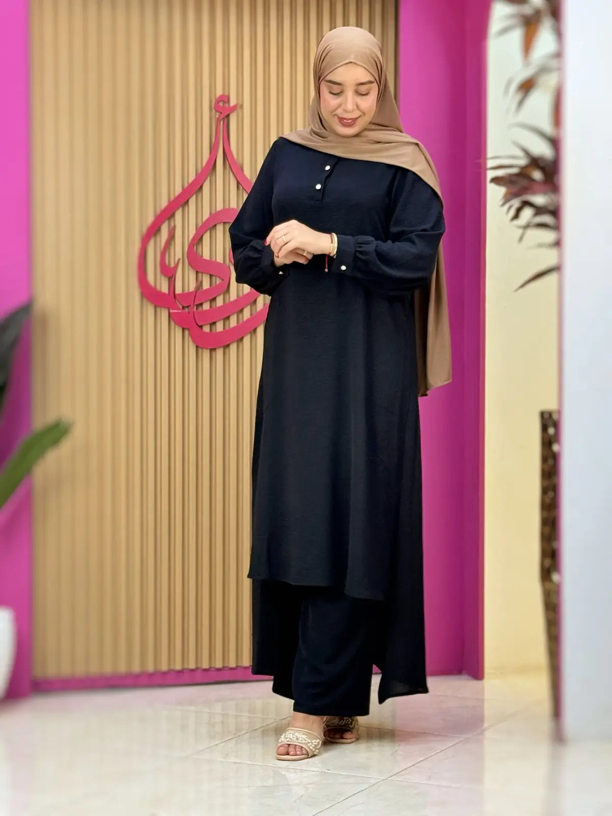 طقم جنى أسود