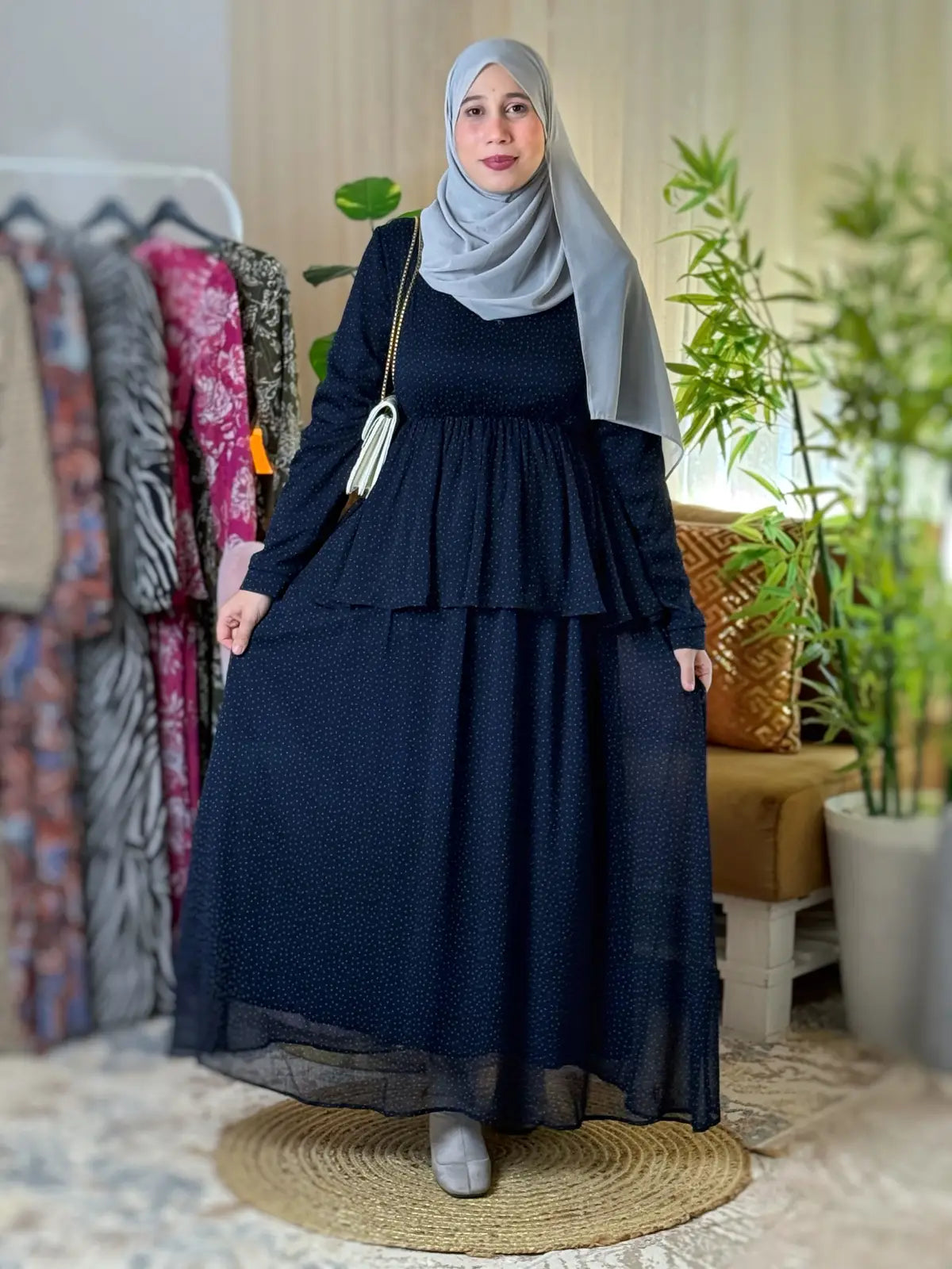 فستان نهى أزرق غامق