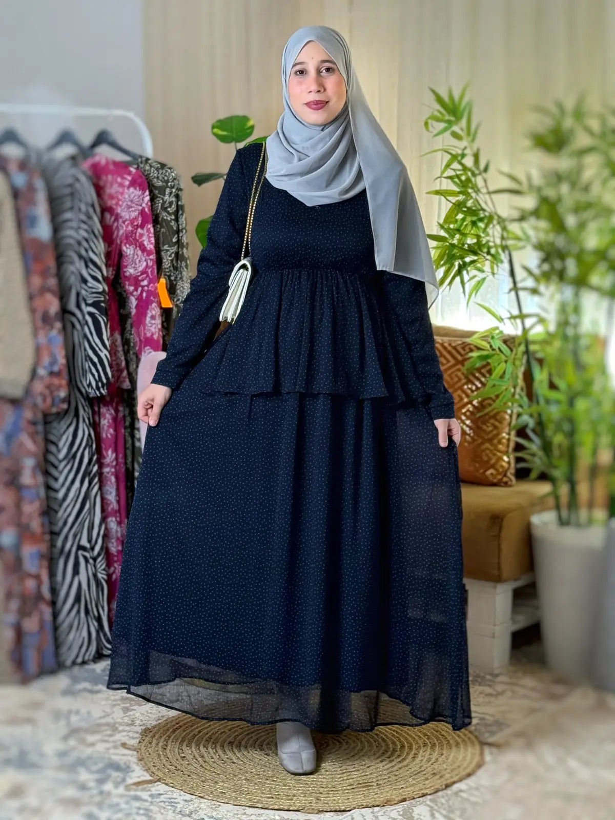 فستان نهى أزرق غامق