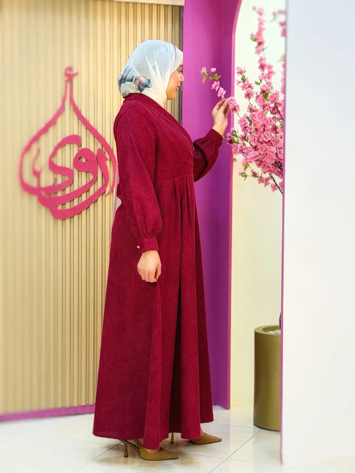 فستان حنين كرونة