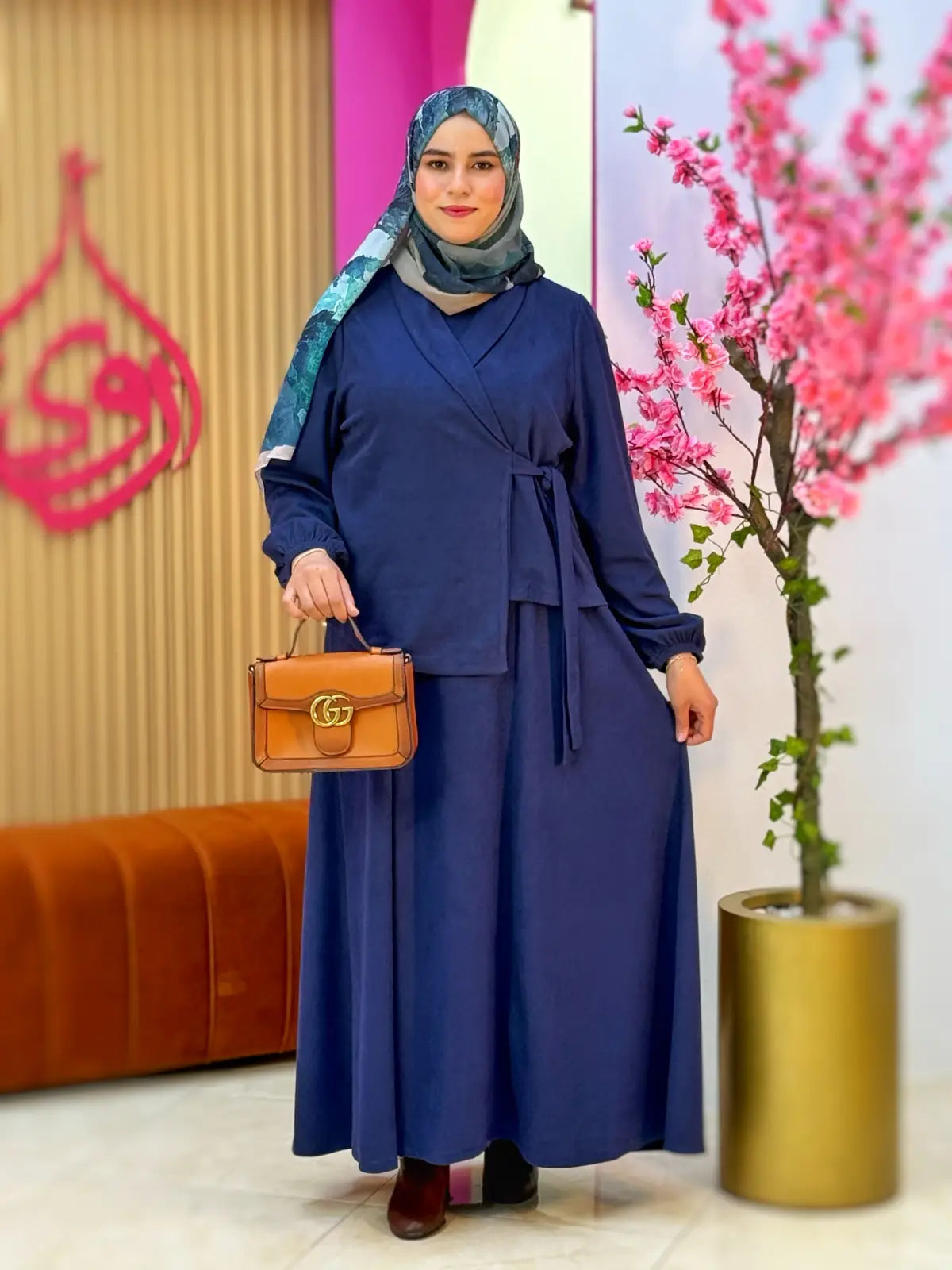 فستان مرجانة أزرق داكن