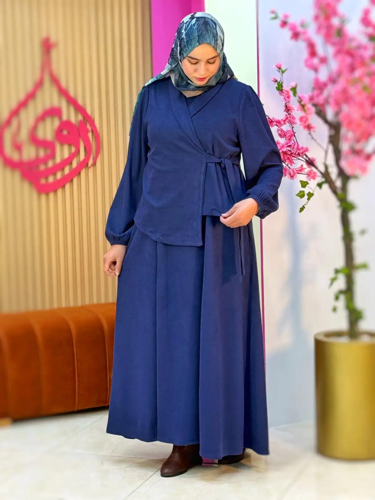 فستان مرجانة أزرق داكن