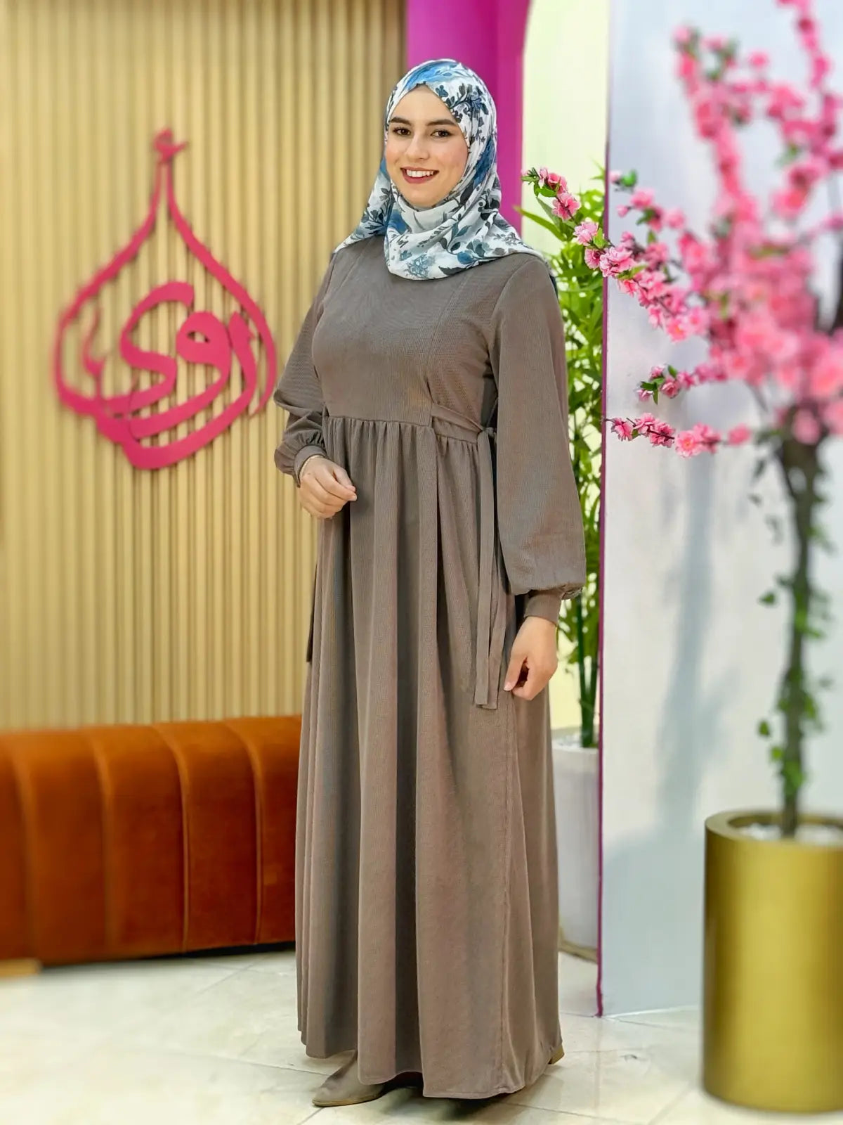 فستان لورا ترابي