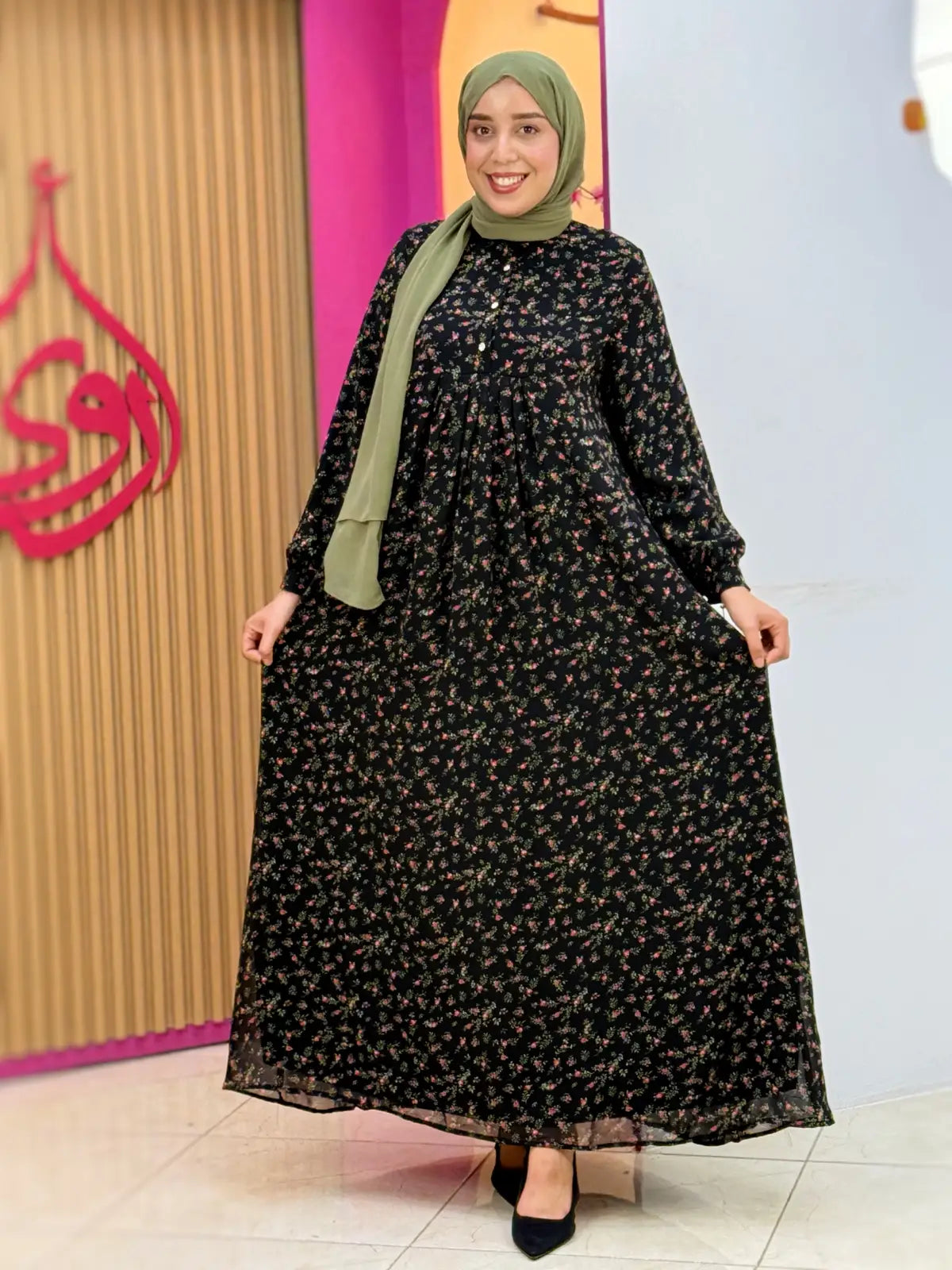 فستان أريج أسود مزهر