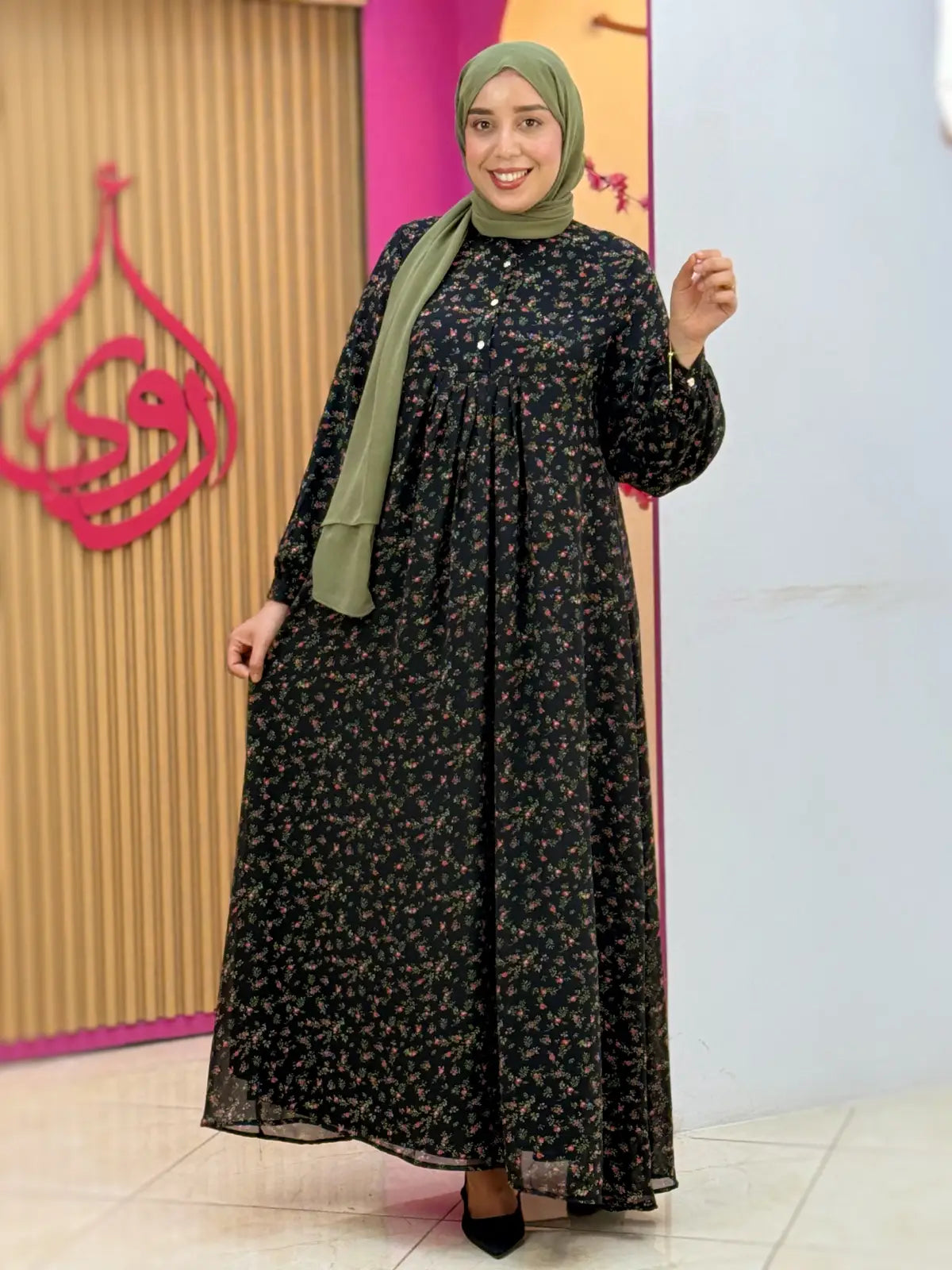 فستان أريج أسود مزهر