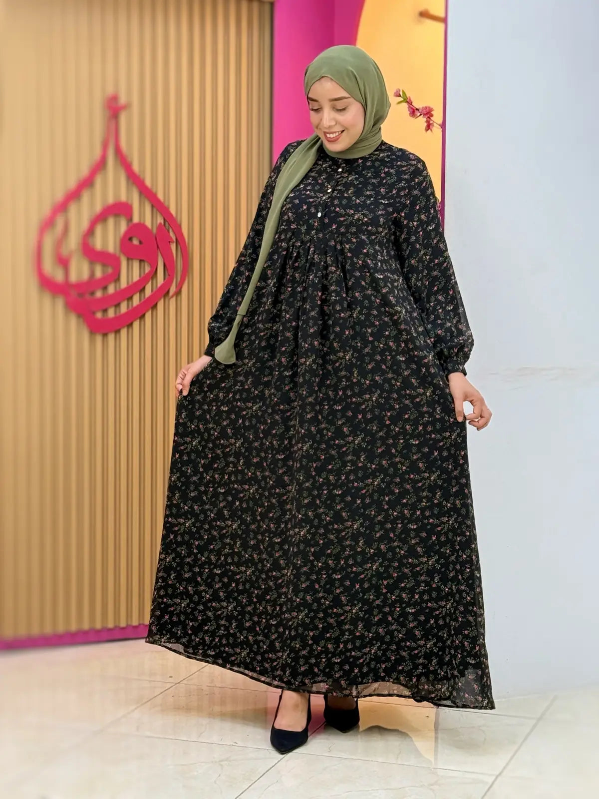 فستان أريج أسود مزهر