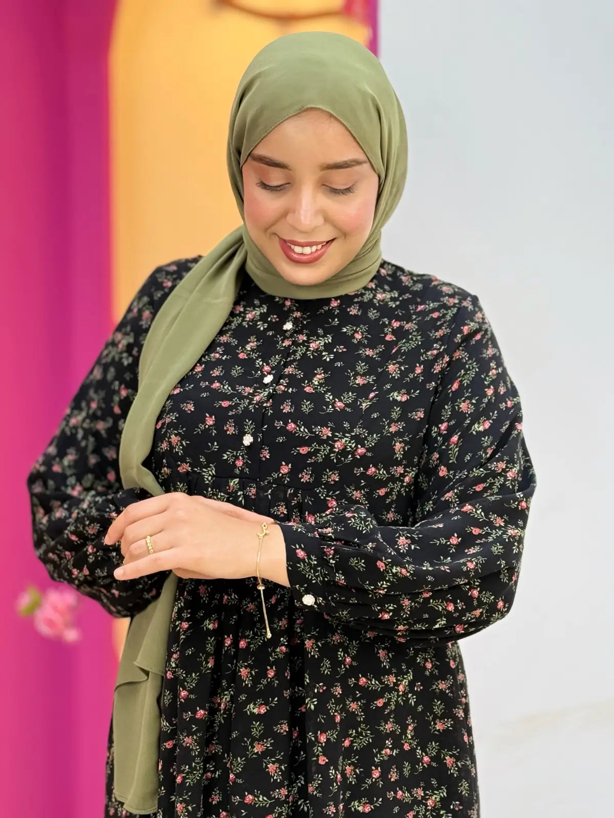 فستان أريج أسود مزهر