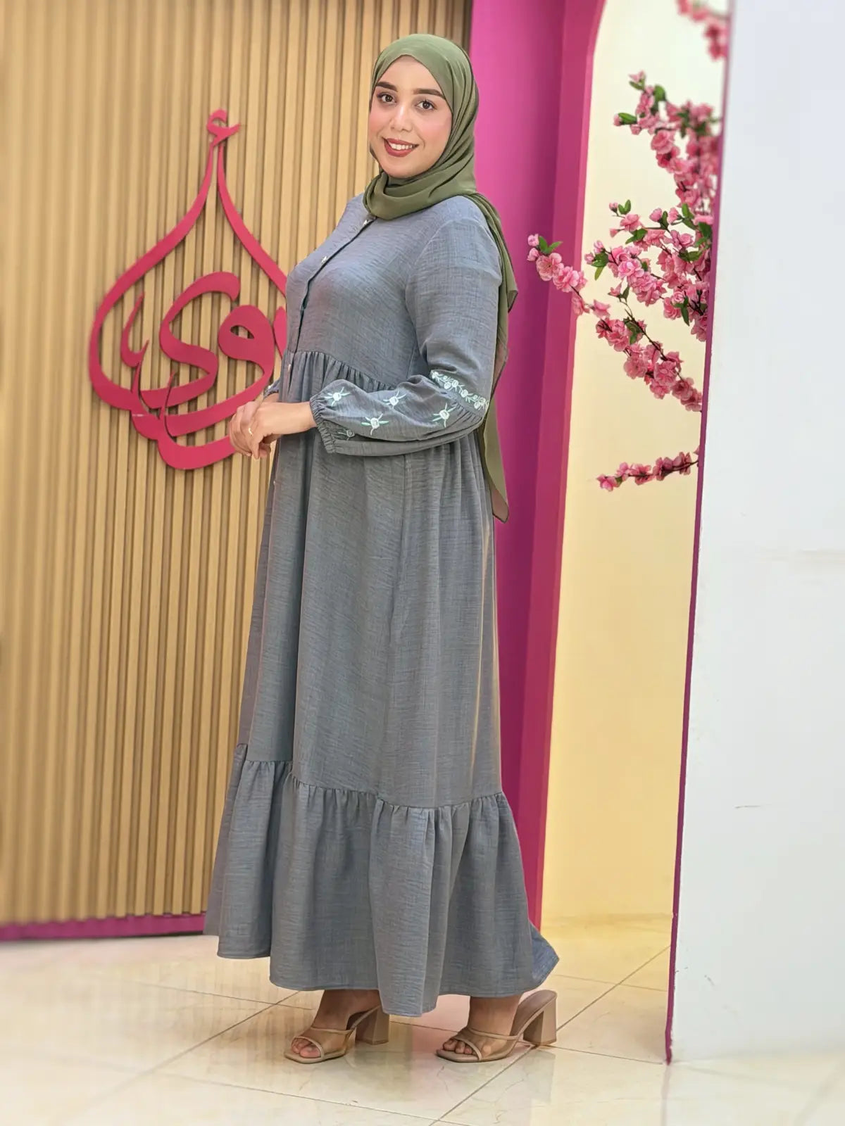 فستان ورود رمادي