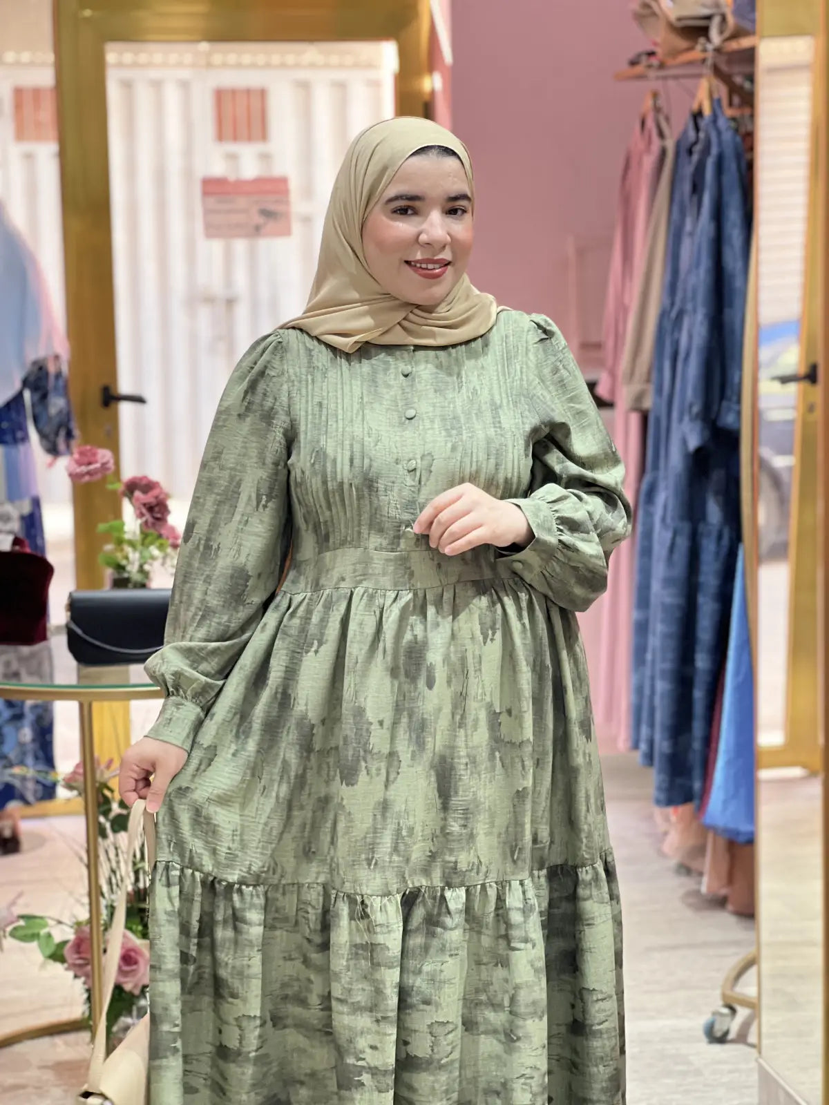 فستان نور أخضر