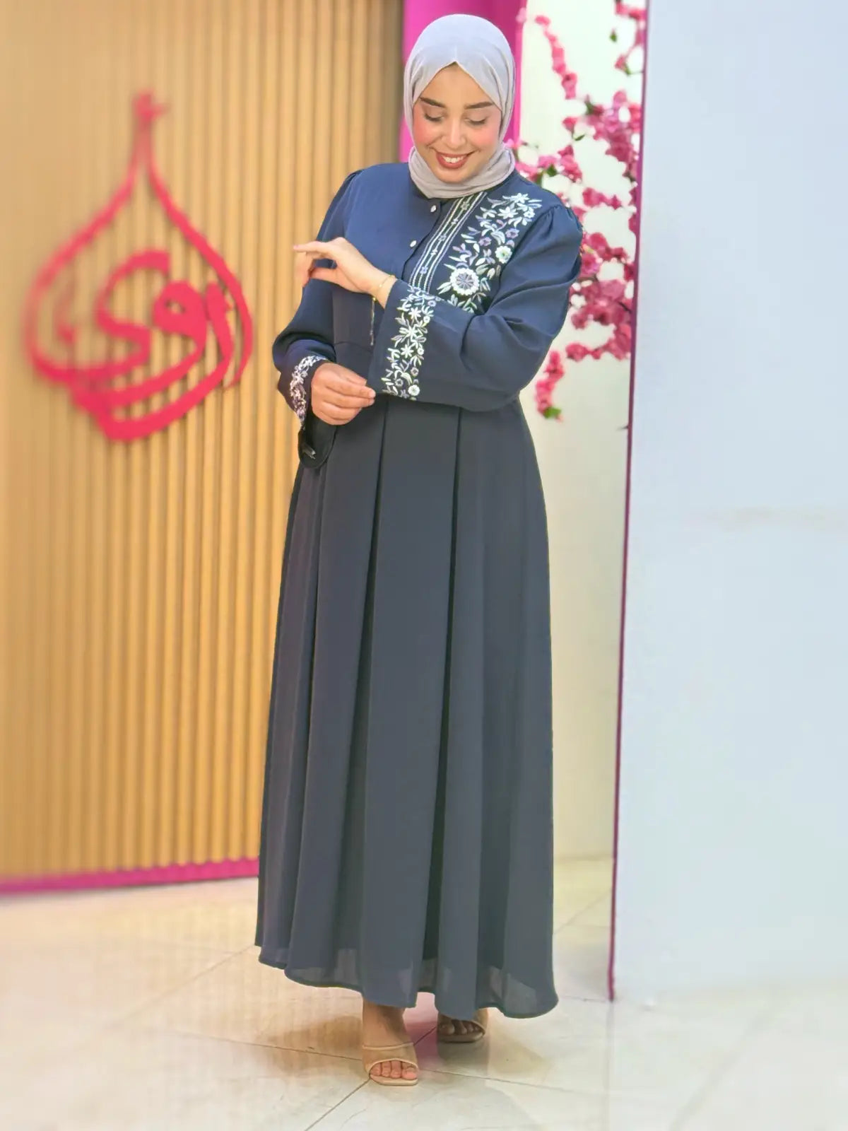 فستان نضال رمادي
