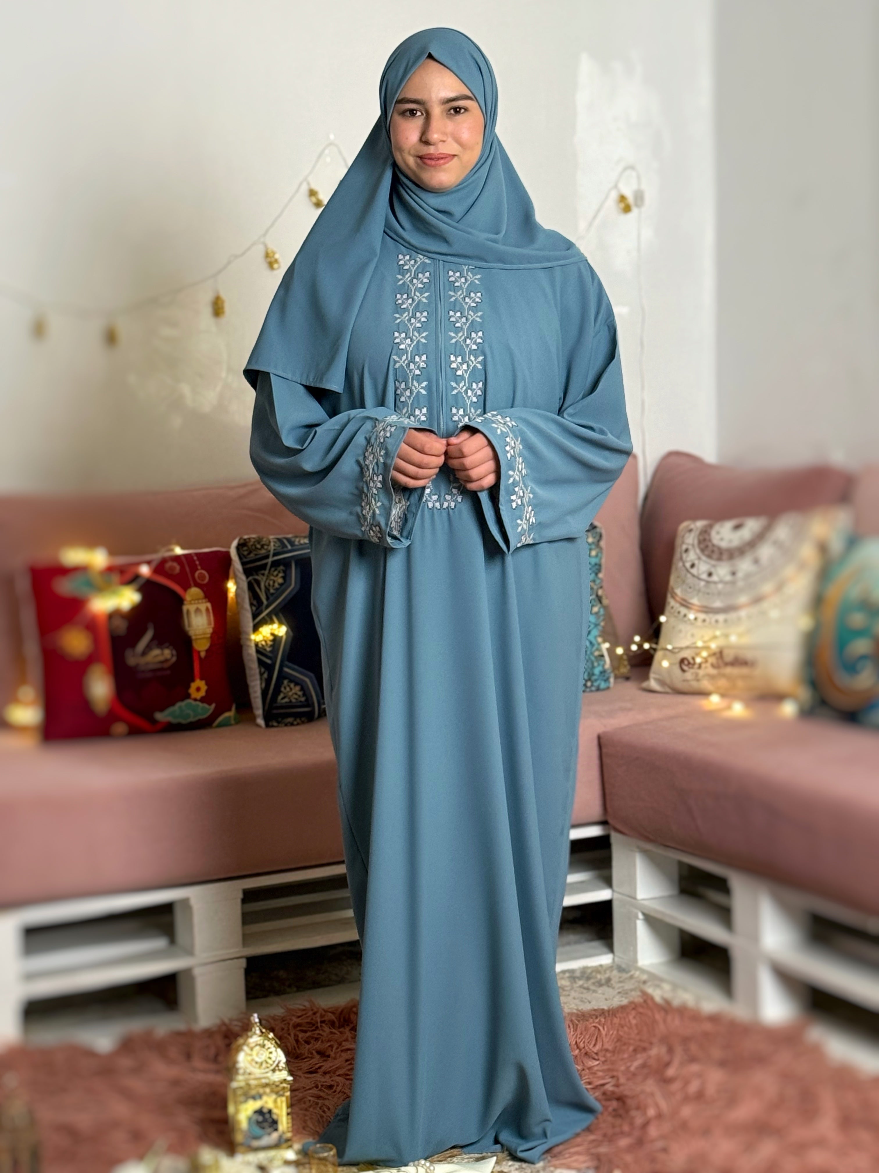 عباية زينب أزرق