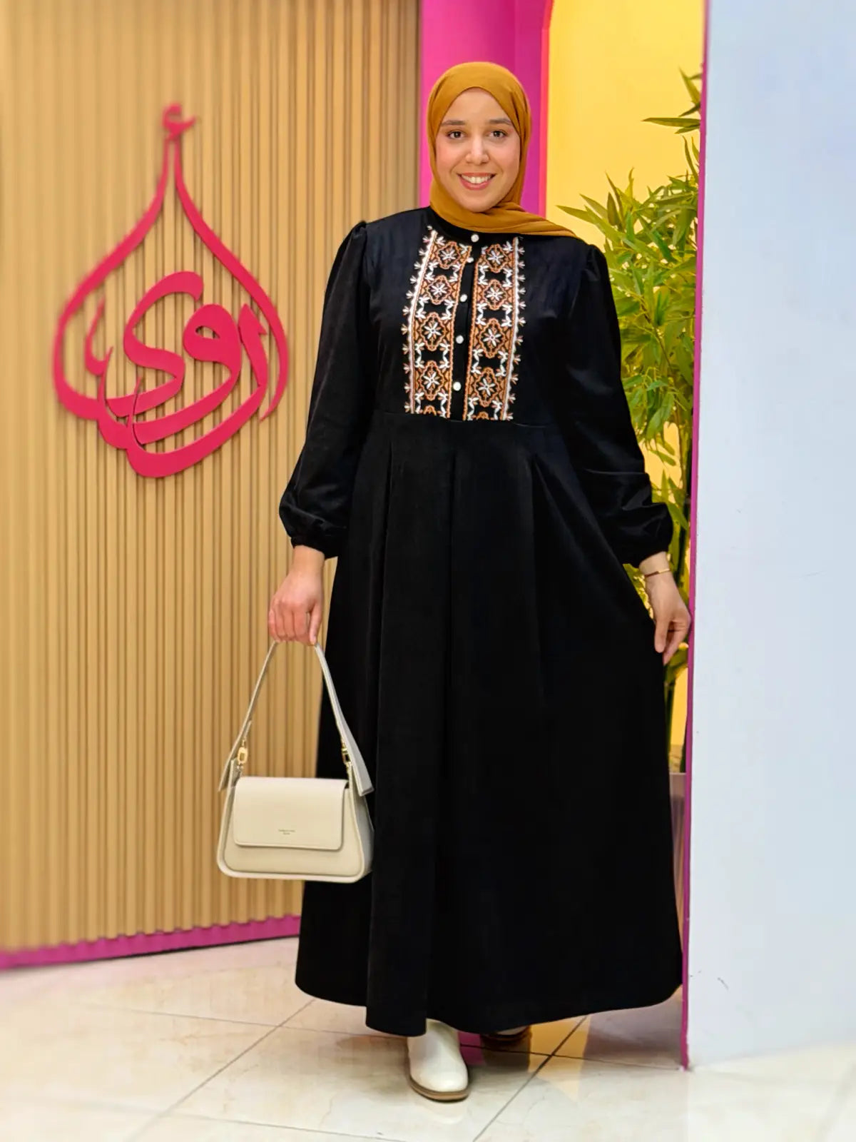فستان خنساء أسود
