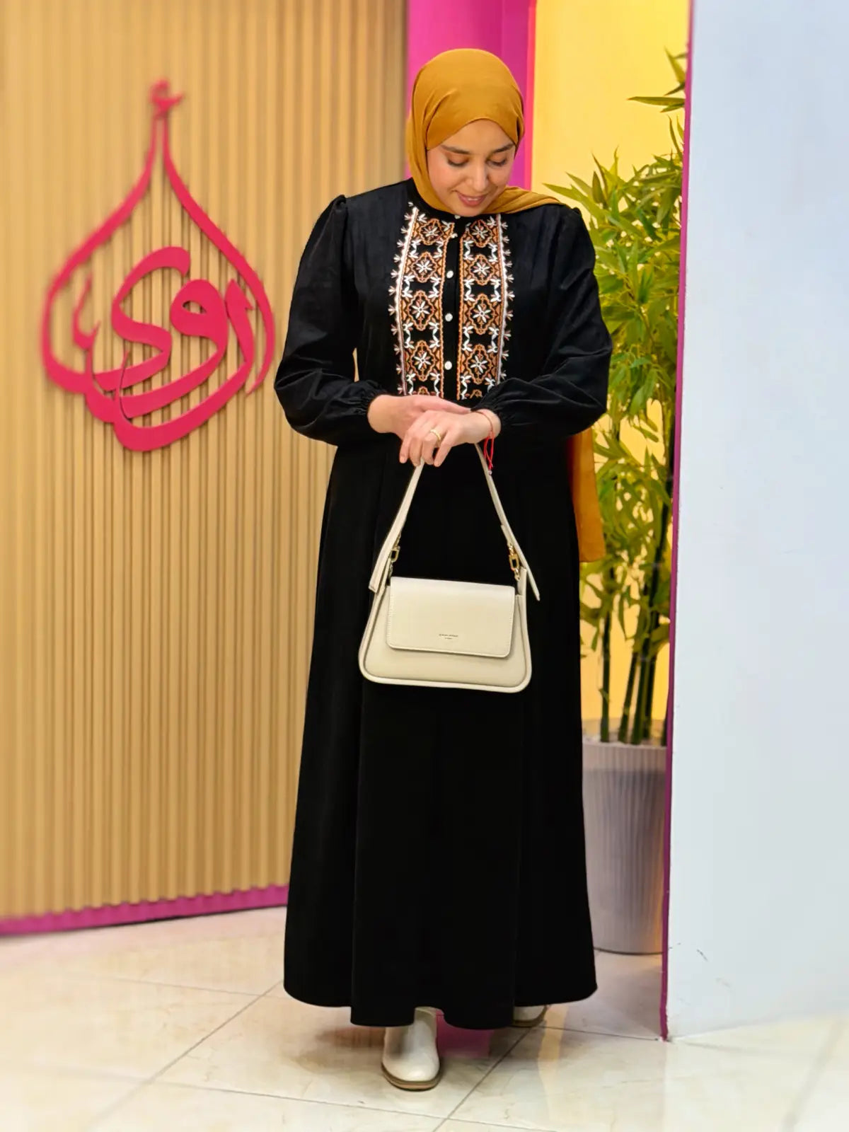 فستان خنساء أسود