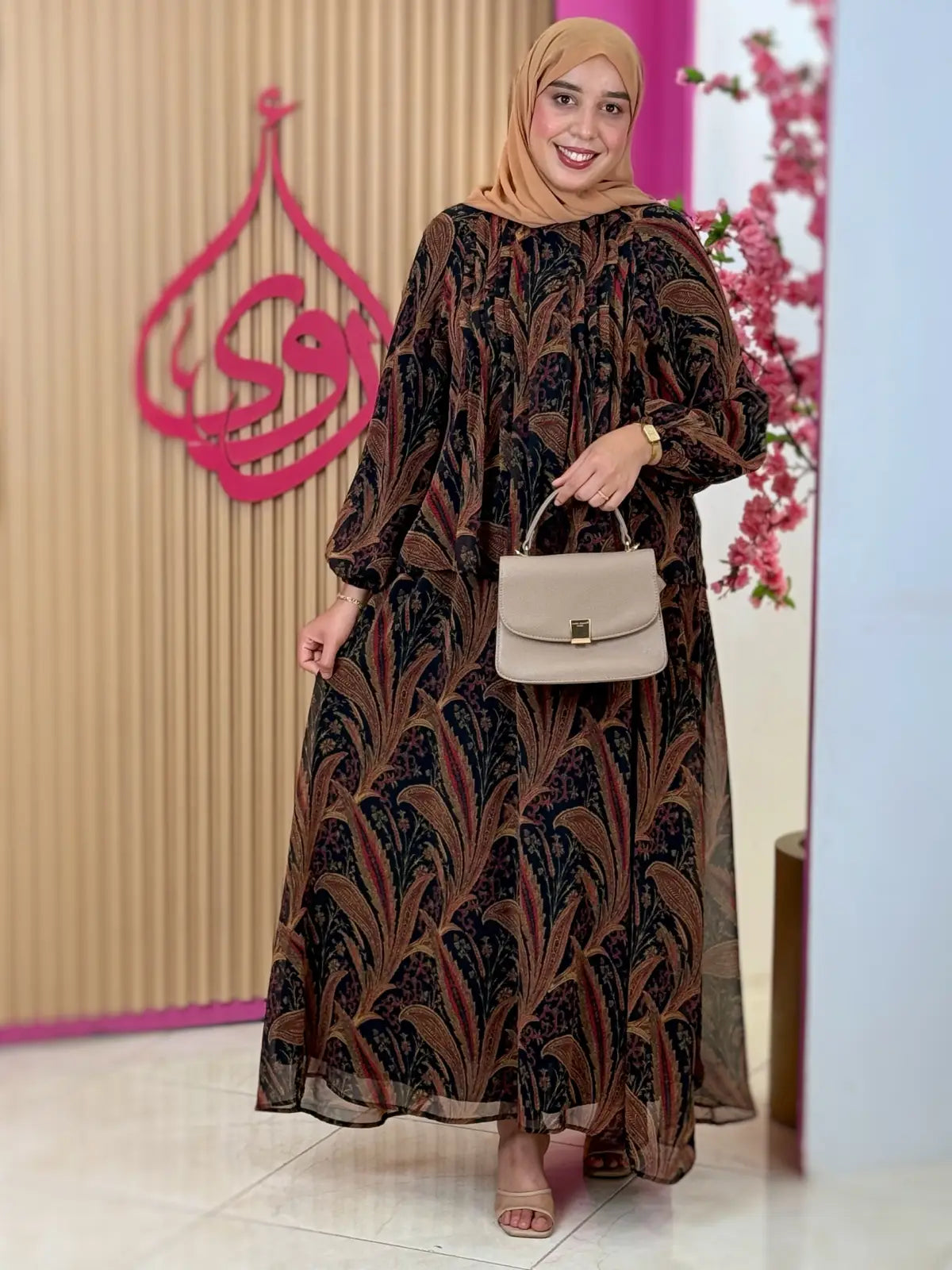 طقم إيناس أسود