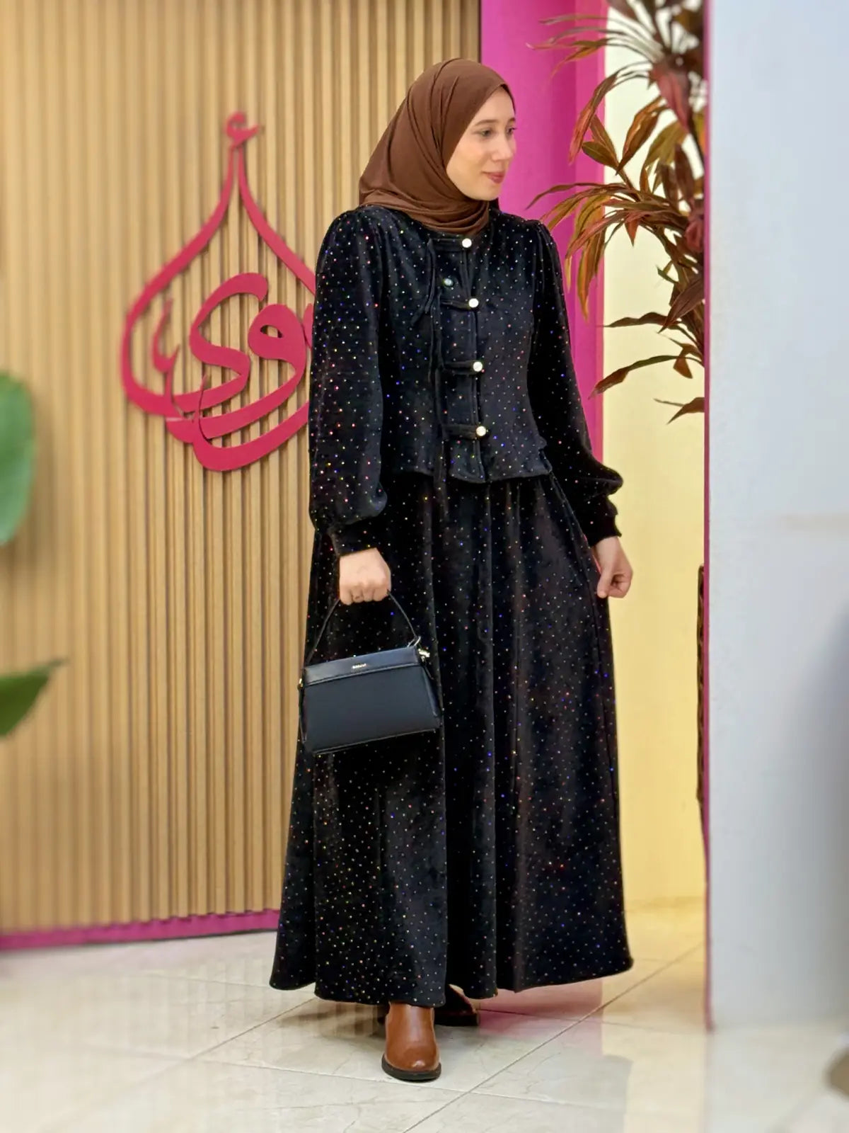 طقم يقين أسود