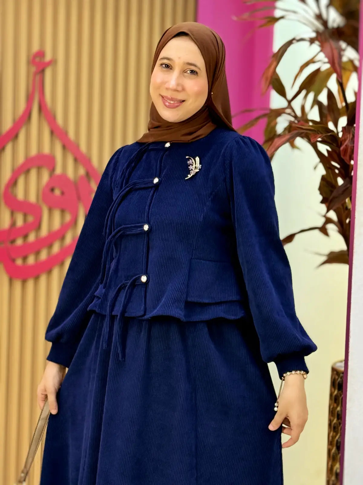 طقم يقين أزرق
