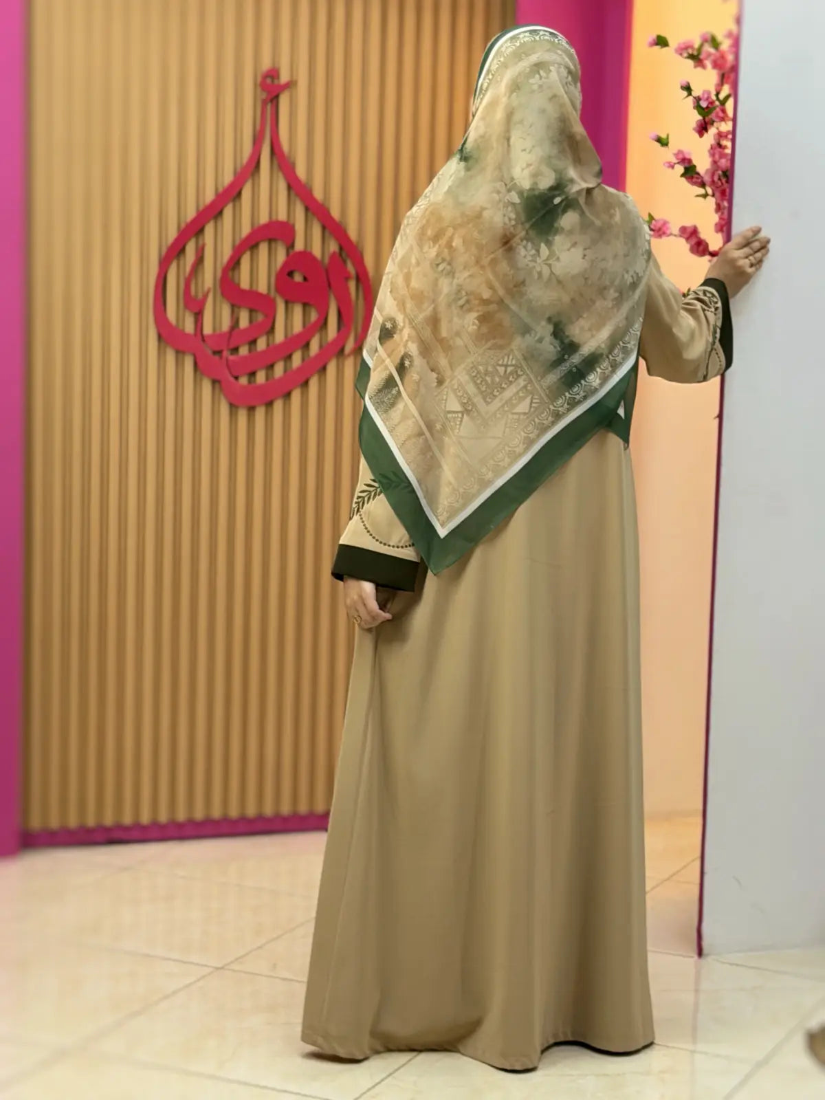 عباية رفيف زيتوني