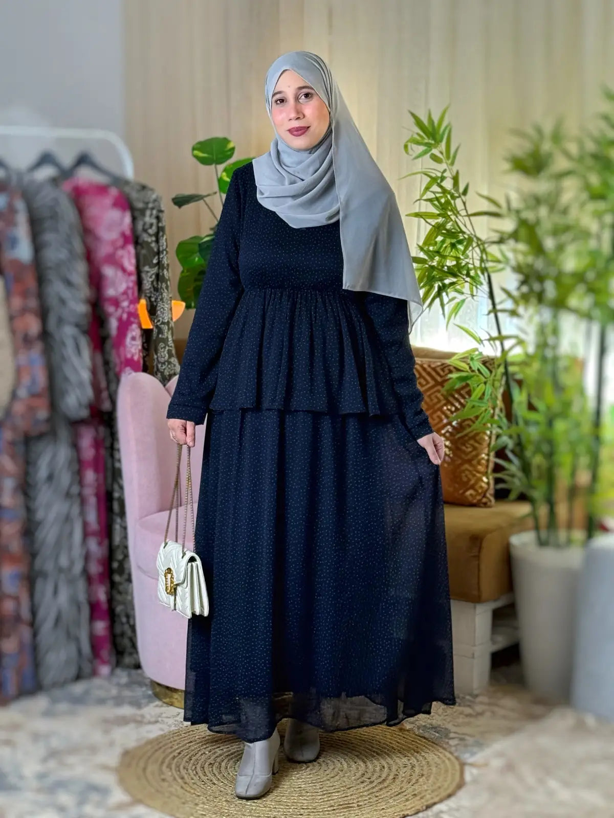 فستان نهى أزرق غامق