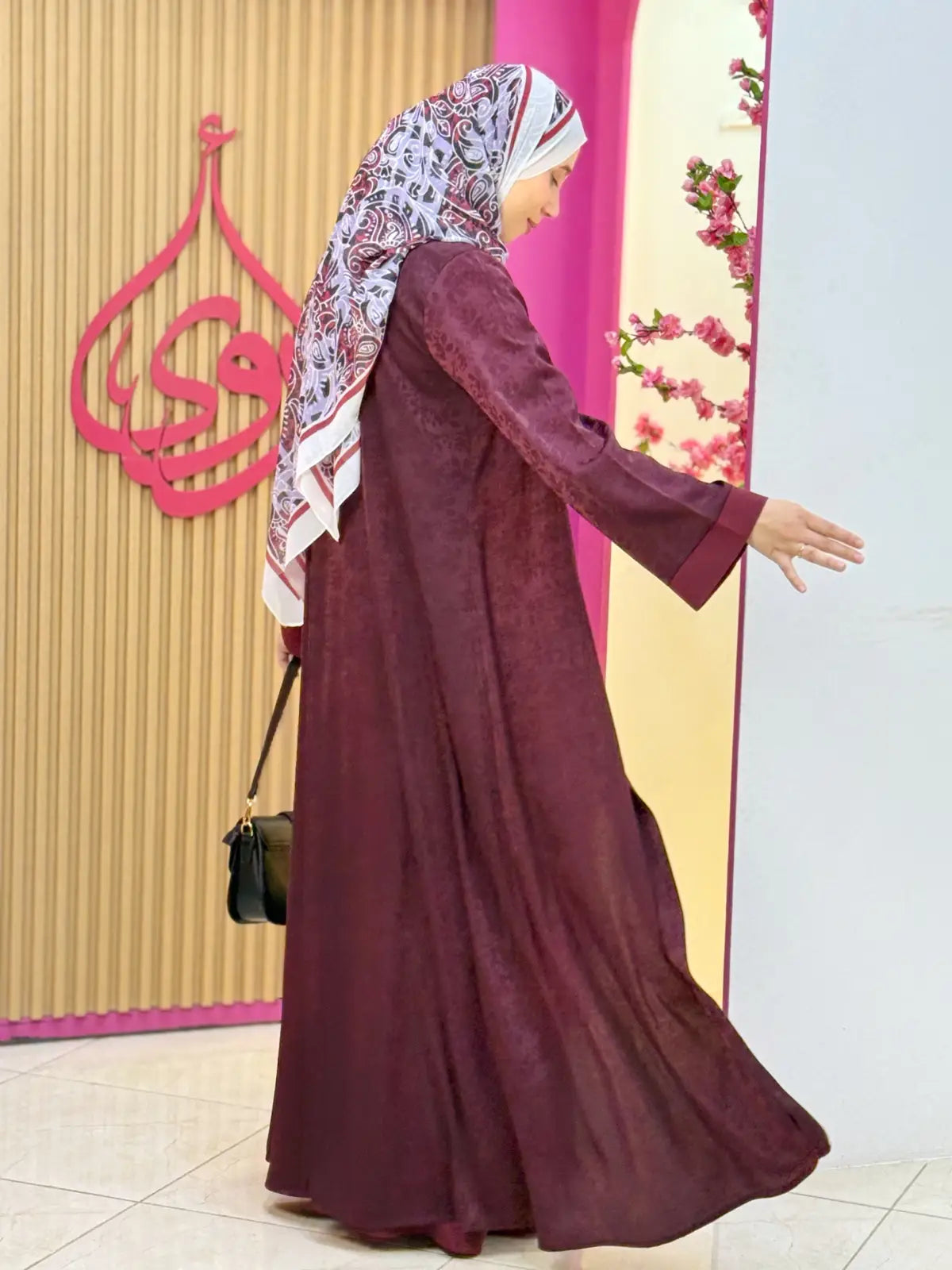 عباية لجين كرونة