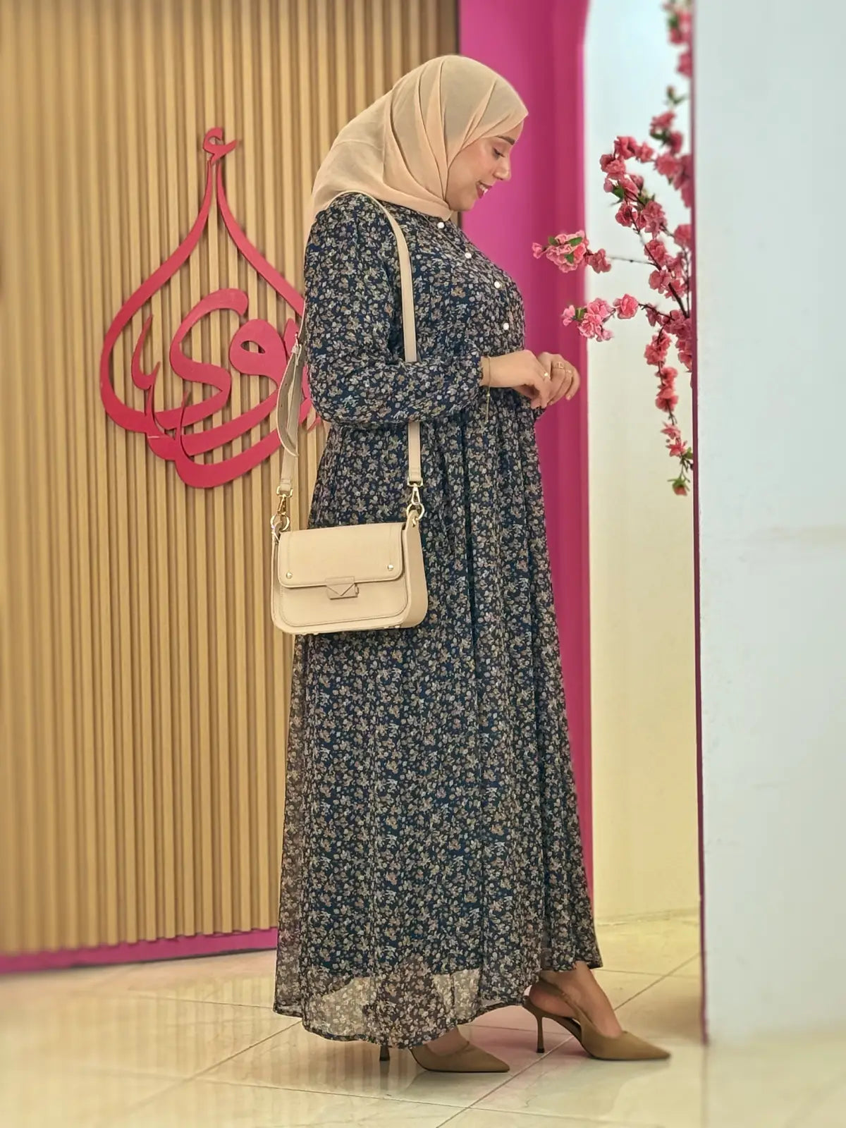 فستان شامة أزرق غامق