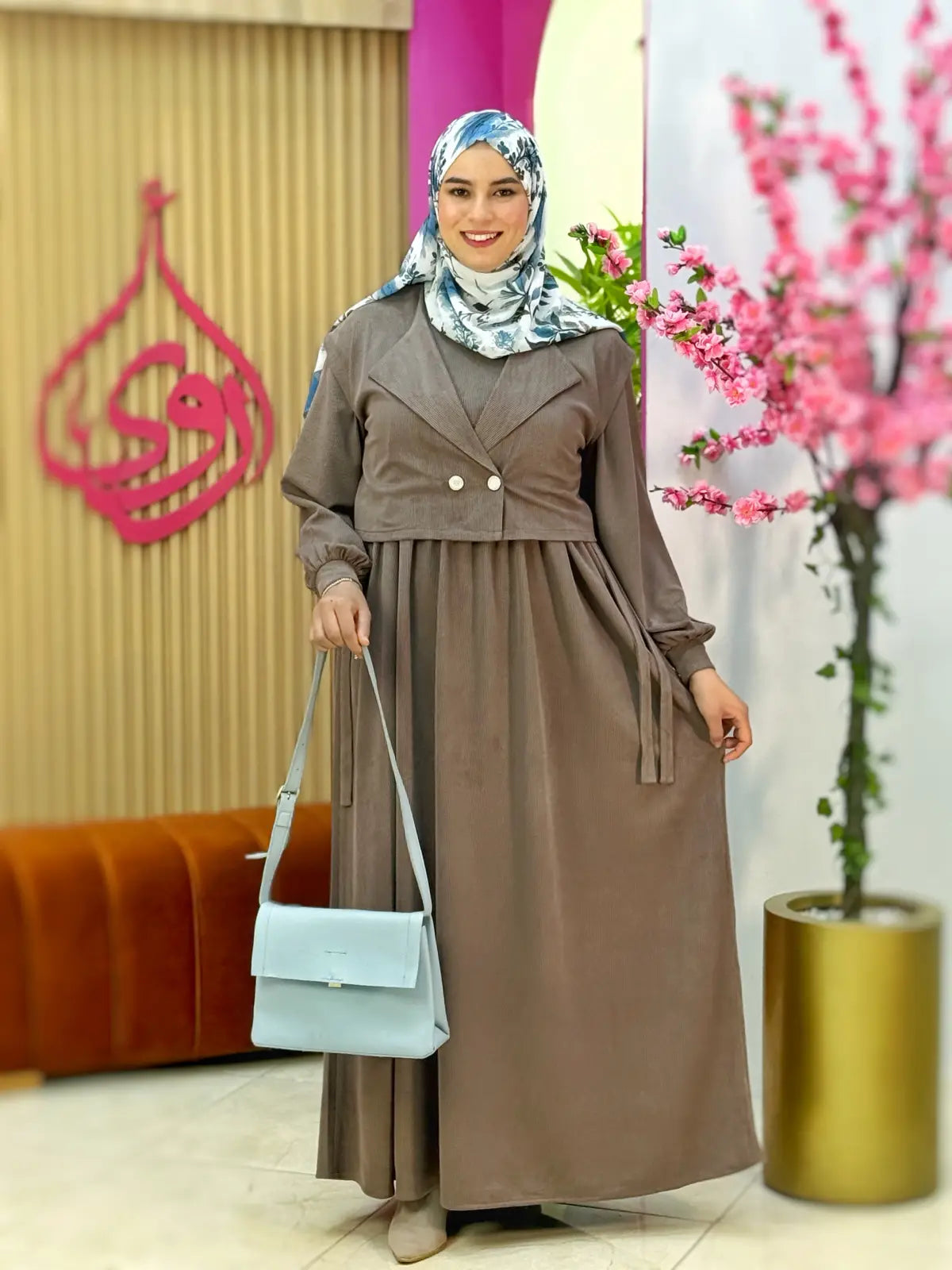 فستان لورا ترابي