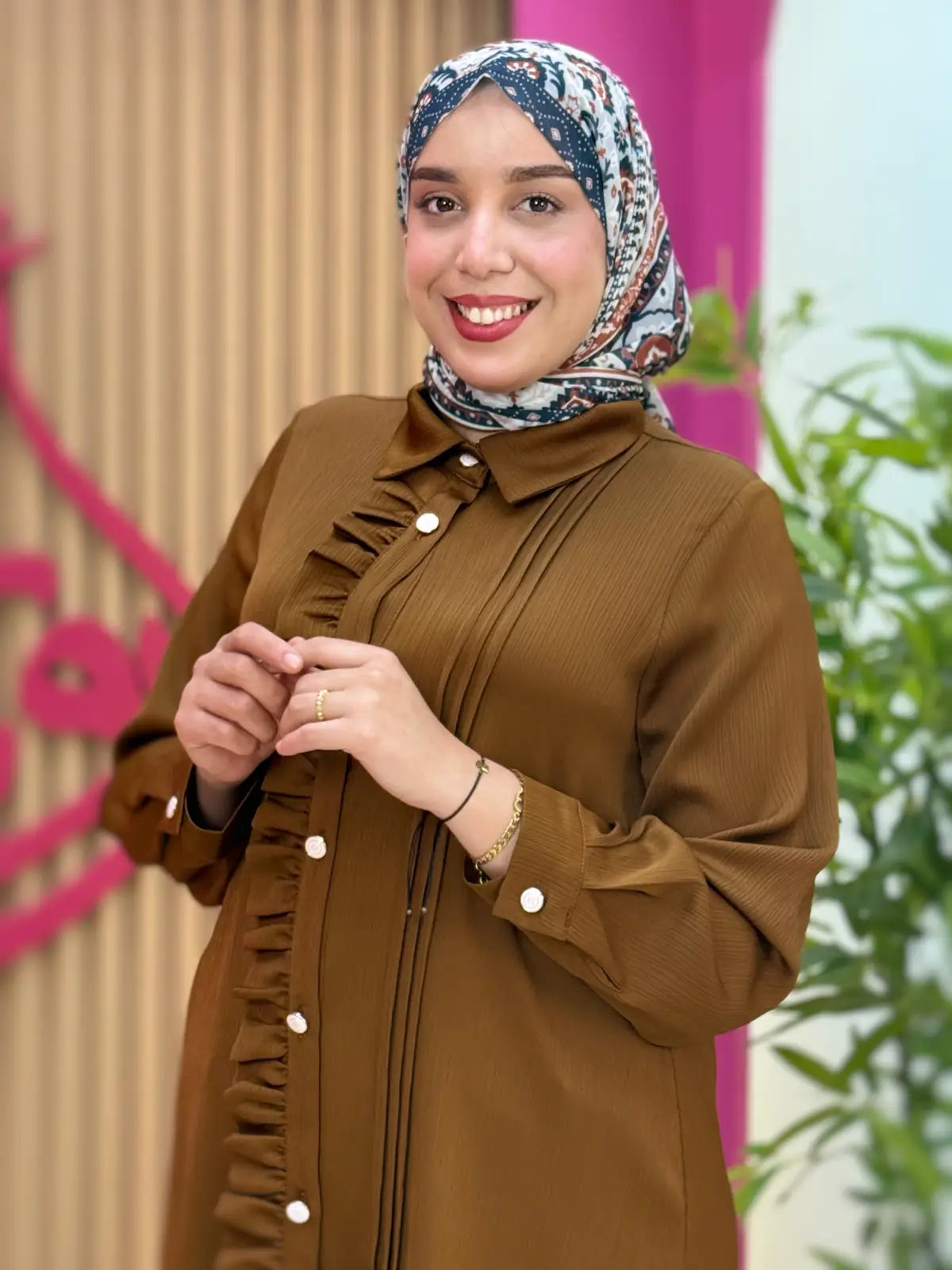 قميص قمر بني