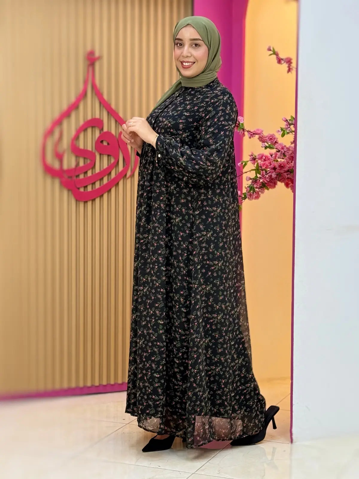 فستان أريج أسود مزهر